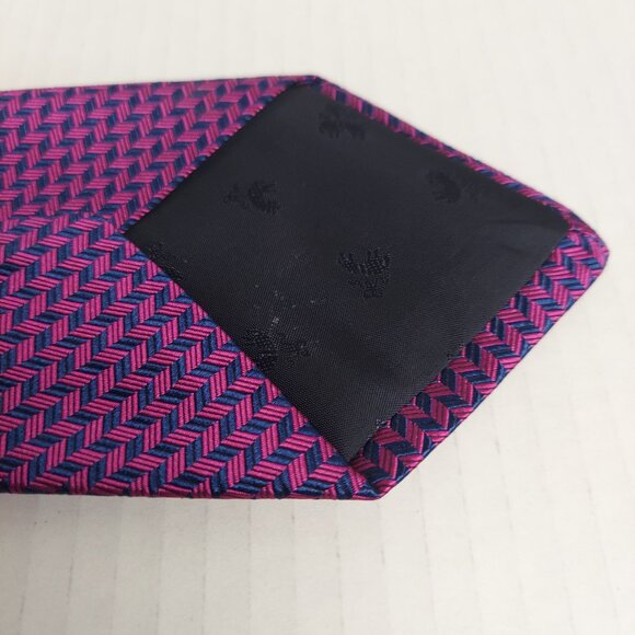 Brooks Brothers Makers  Tie Red Blue Geometric All Silk Made in USA 62 x 3 1/2 - Picture 3 of 8